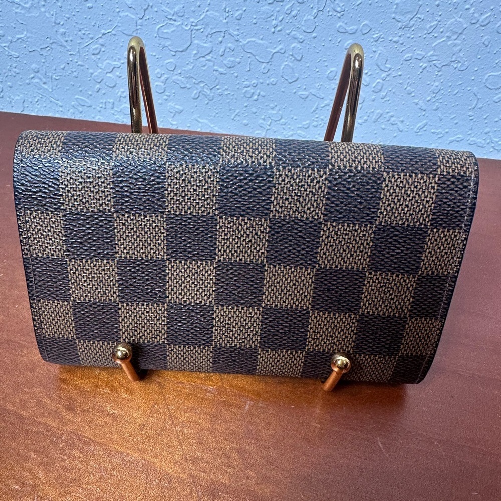 Louis Vuitton Damier Ebene
compact Wallet D0091 - Picture 2 of 11